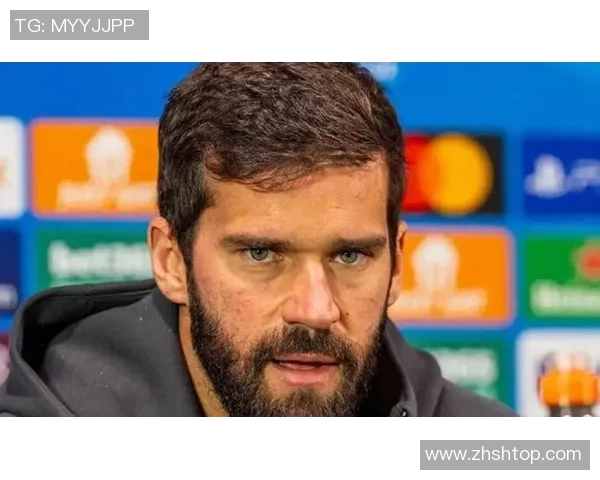 足球明星意外遭遇重击引发关注伤情严重令人担忧