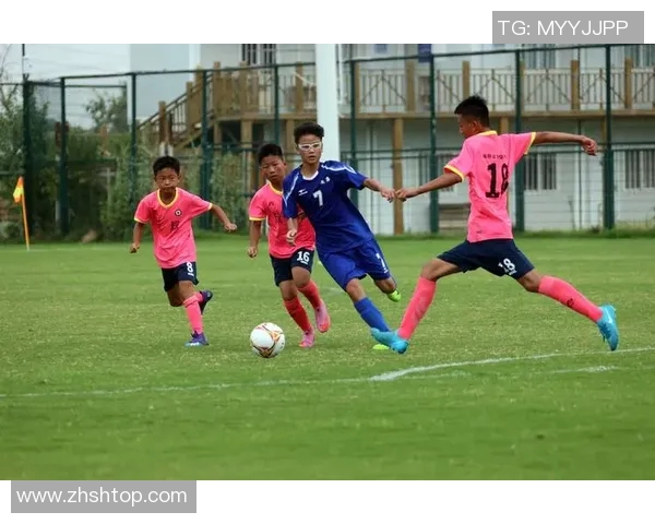 足球明星汇聚高清壁纸尽享视觉盛宴尽展绿茵风采 足球明星汇聚高清壁纸尽享视觉盛宴尽展绿茵风采