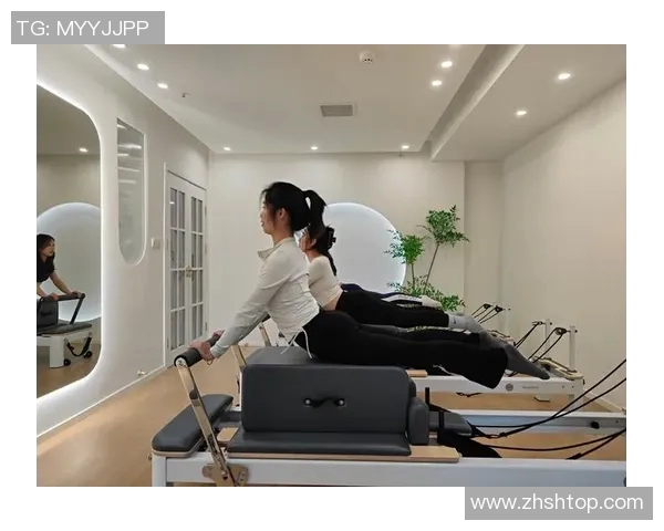 健身房哑铃区的正确使用技巧与训练计划助你塑造完美身材